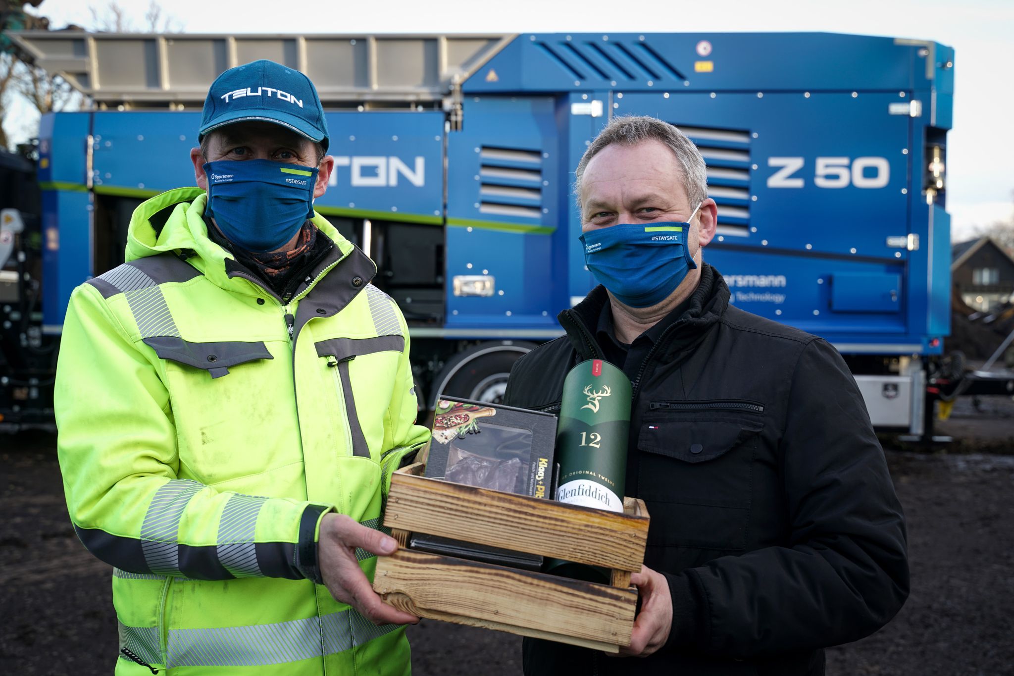 TEUTON Z 50 übergeben - Hilltrade Recyclingtechnik und Holzhacker